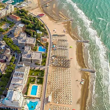 Hotel Adorable Seaside Flat Surrounded By A Garden 3*